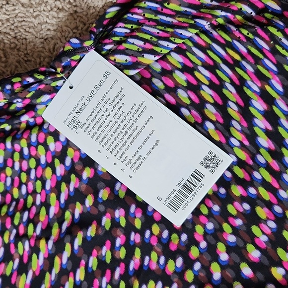 Lululemon Seawheeze High Neck UVP run top. Size 6. - Picture 4 of 8